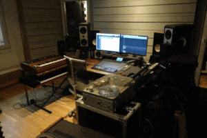 4earstudios