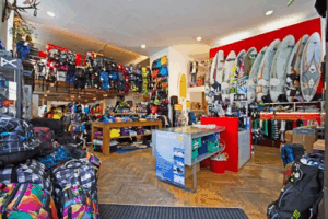 Der Firmenname ist Hang Loose Snowboard-Surf-Kite Shop