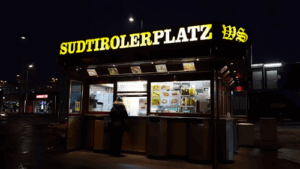 Würstelstand am Südtiroler Platz